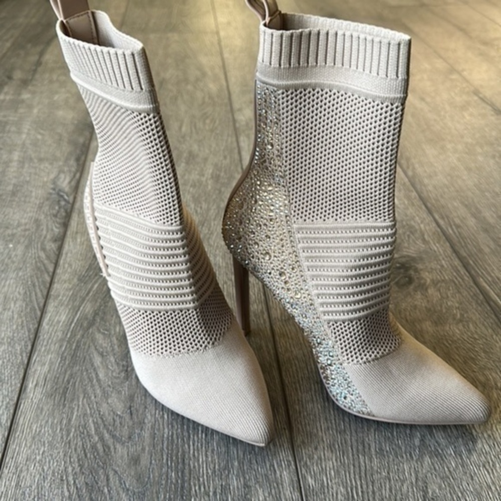 Steve Madden heeled booties size 6 tan colored rhinestone ankle belt
